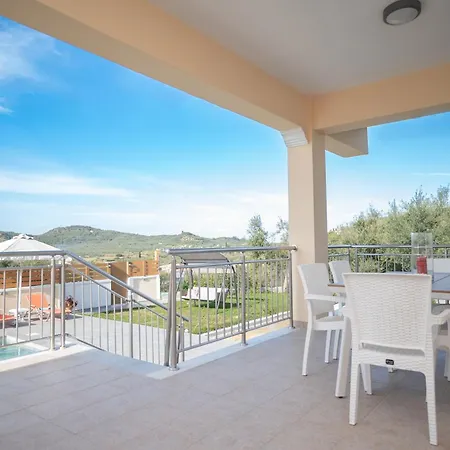 Famozo Hill Private By 