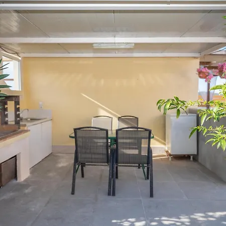 Famozo Hill Private By 